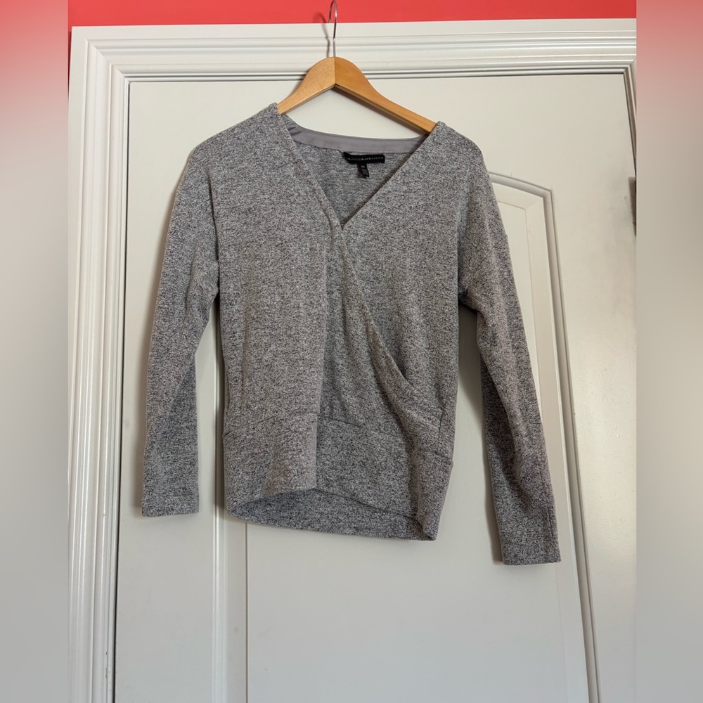 WHITE HOUSE BLACK MARKET Women’s XS Gray V-Neck Sweater